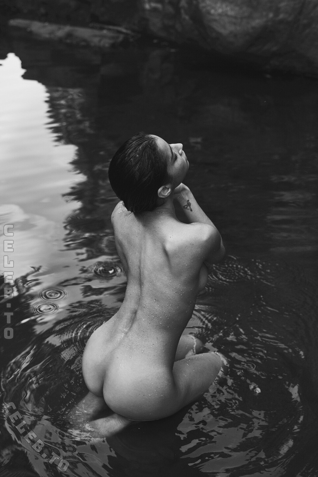 Emilie Payet nude photo 14