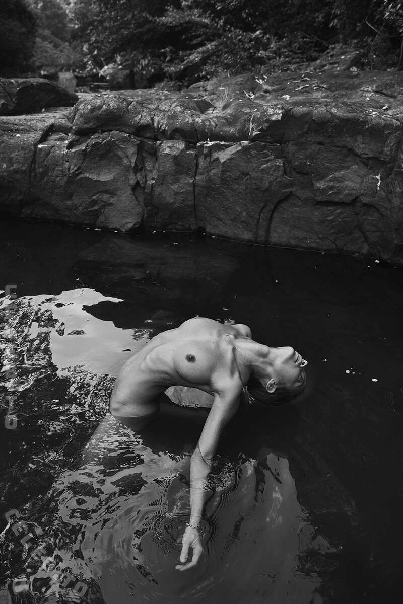 Emilie Payet nude photo 16