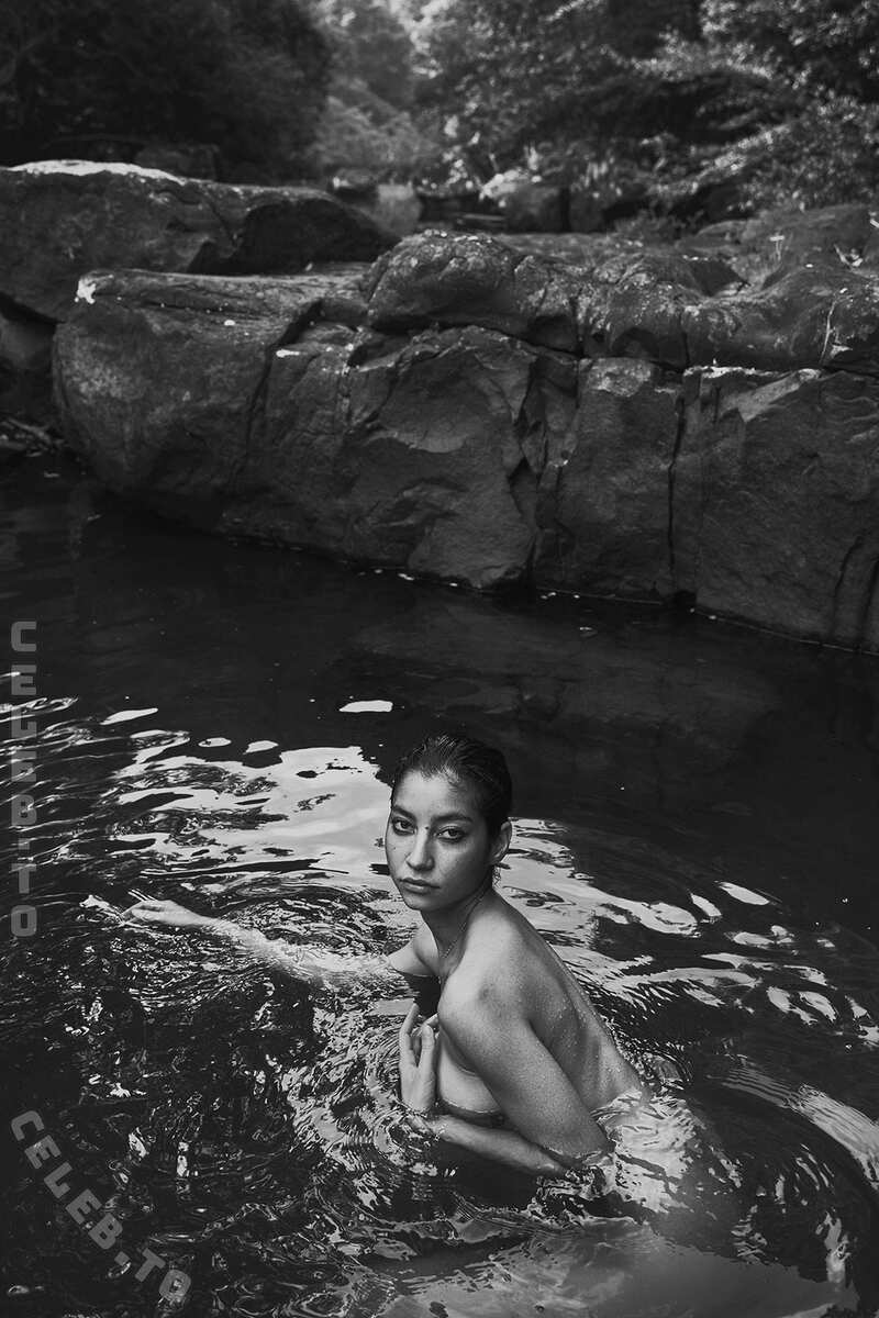 Emilie Payet nude photo 17