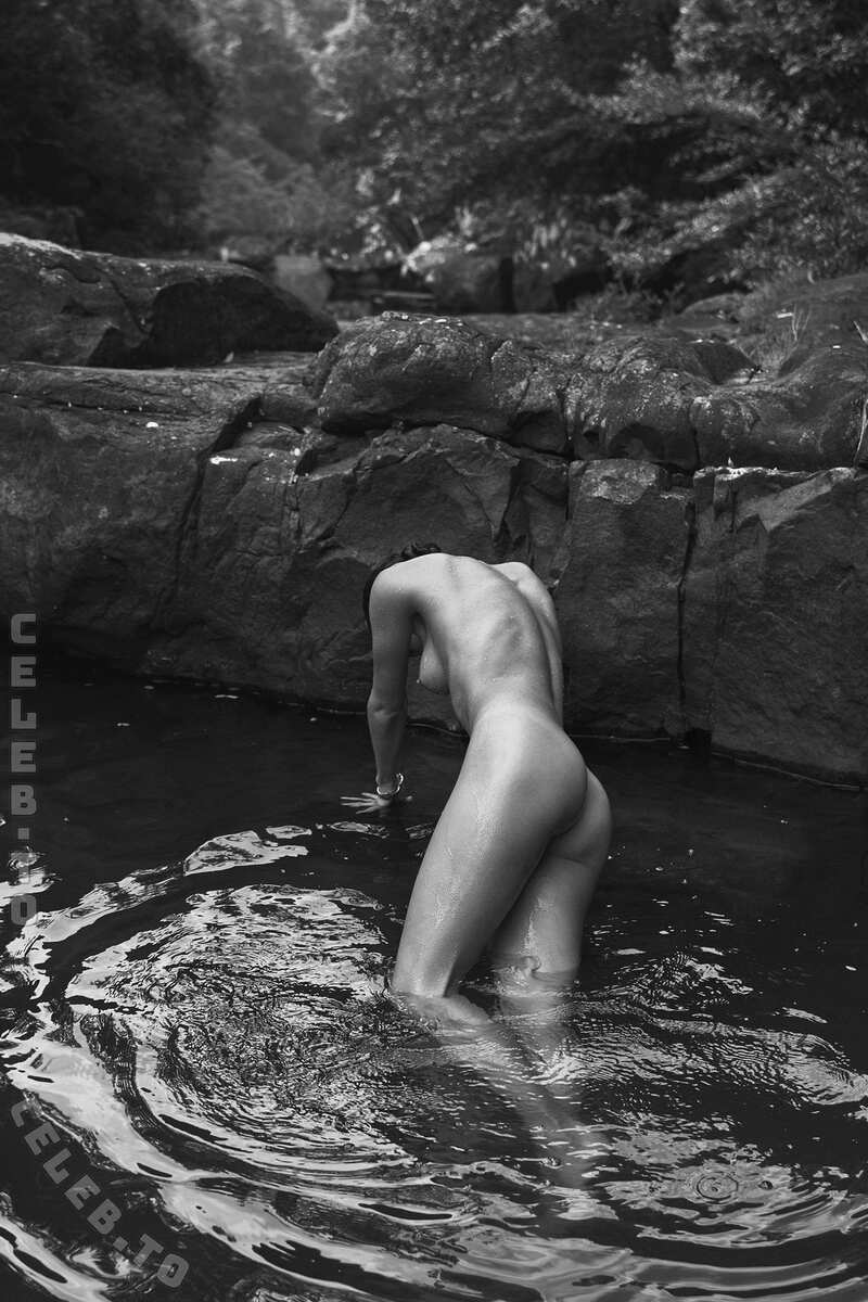 Emilie Payet nude photo 18