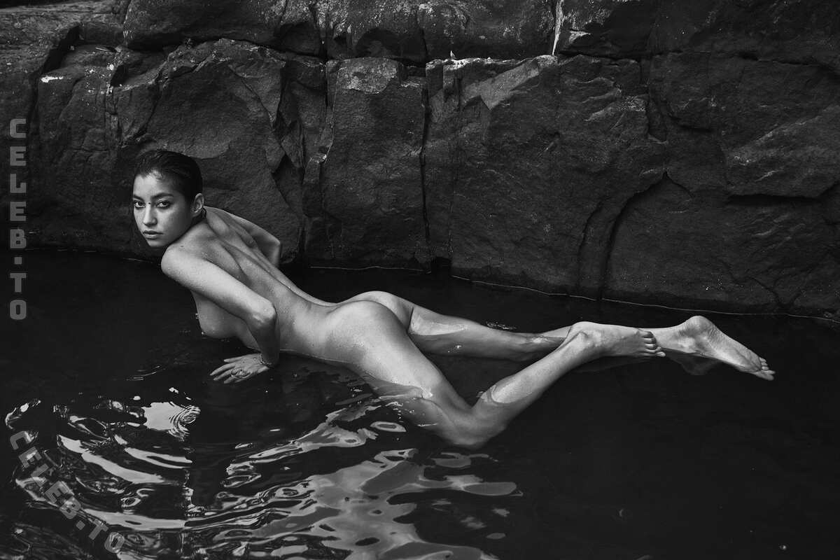 Emilie Payet nude photo 19