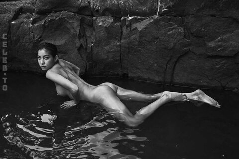 Emilie Payet nude photo 8