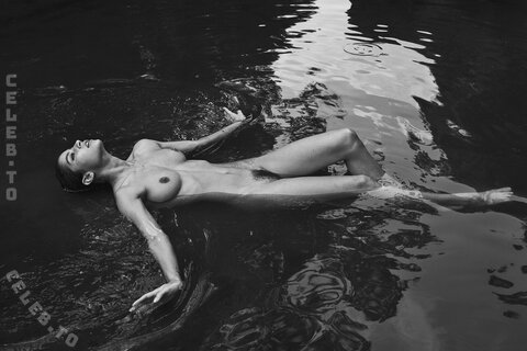 Emilie Payet nude photo 6
