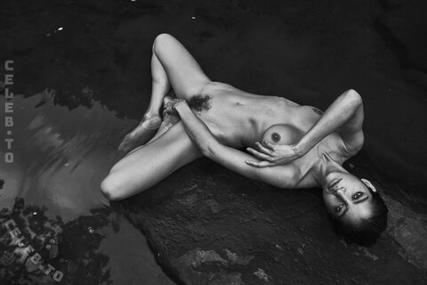 Emilie Payet nude photo 2