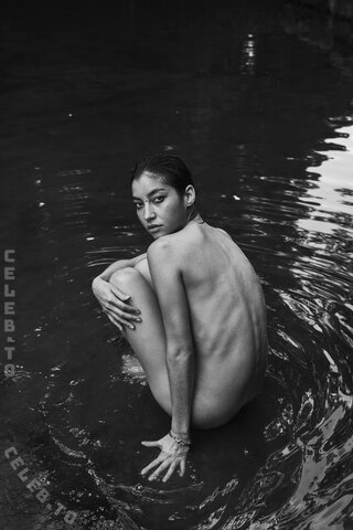 Emilie Payet nude photo 1