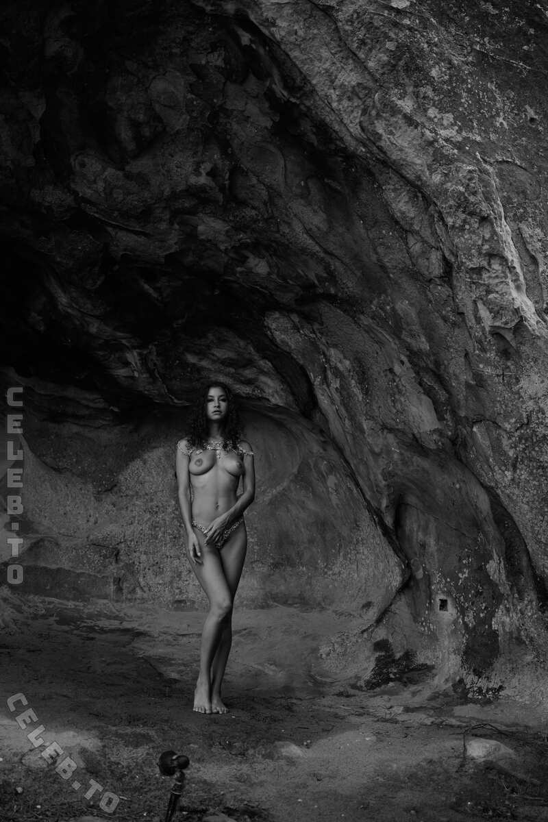 Emilie Payet nude photo 10