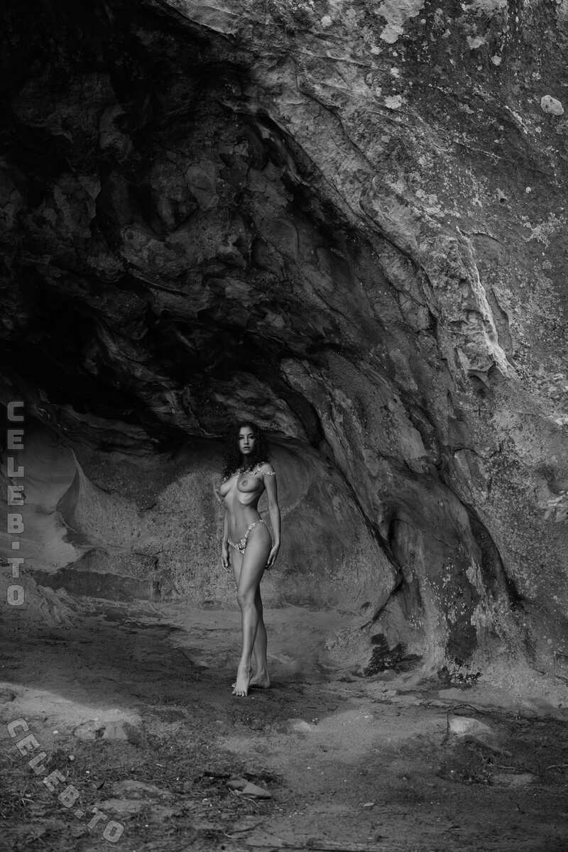 Emilie Payet nude photo 11