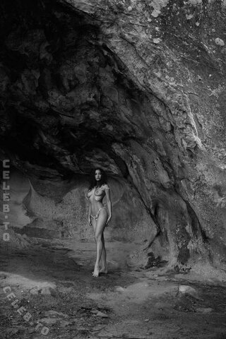 Emilie Payet nude photo 20