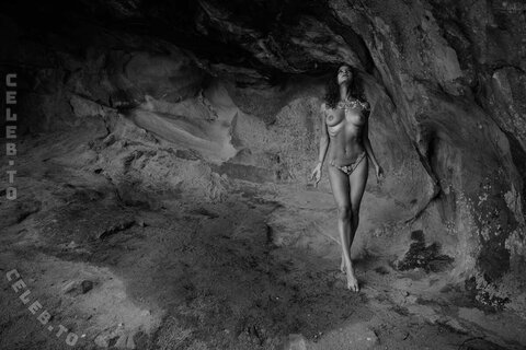 Emilie Payet nude photo 13