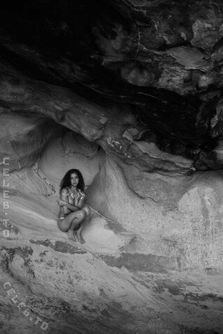 Emilie Payet nude photo 12