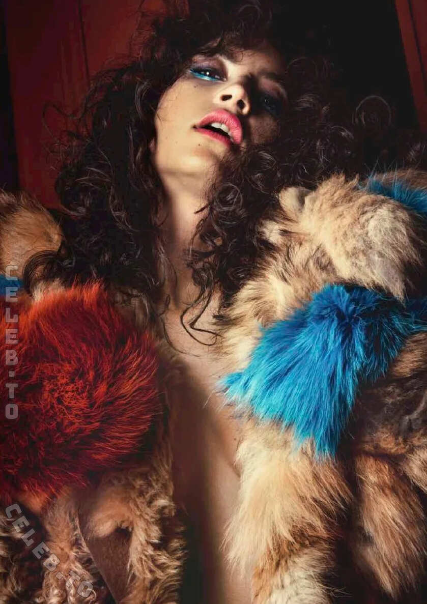 Emilie Payet nude photo 4
