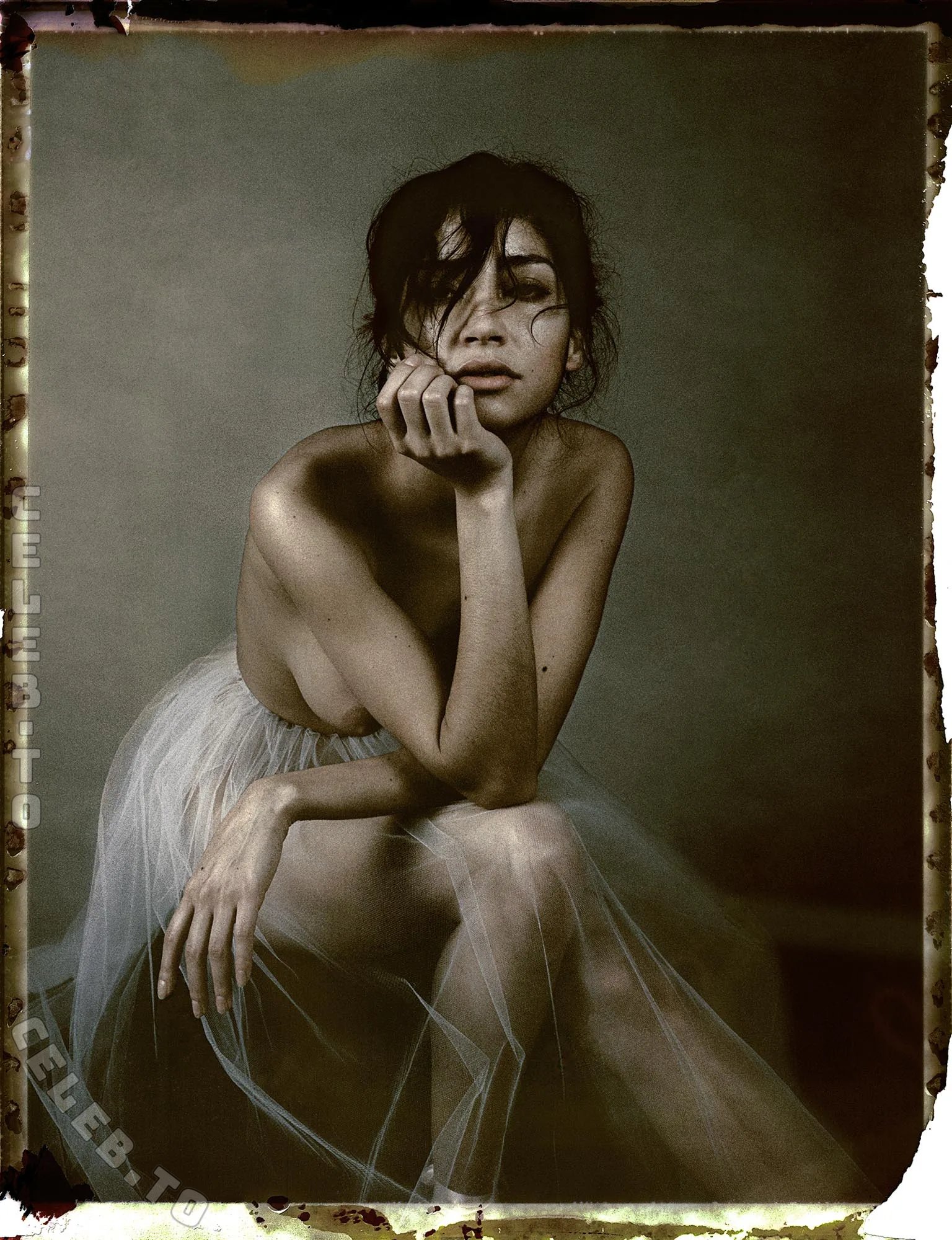 Emilie Payet nude photo 3