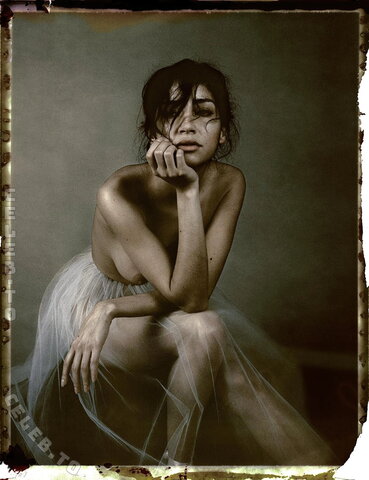 Emilie Payet nude photo 38