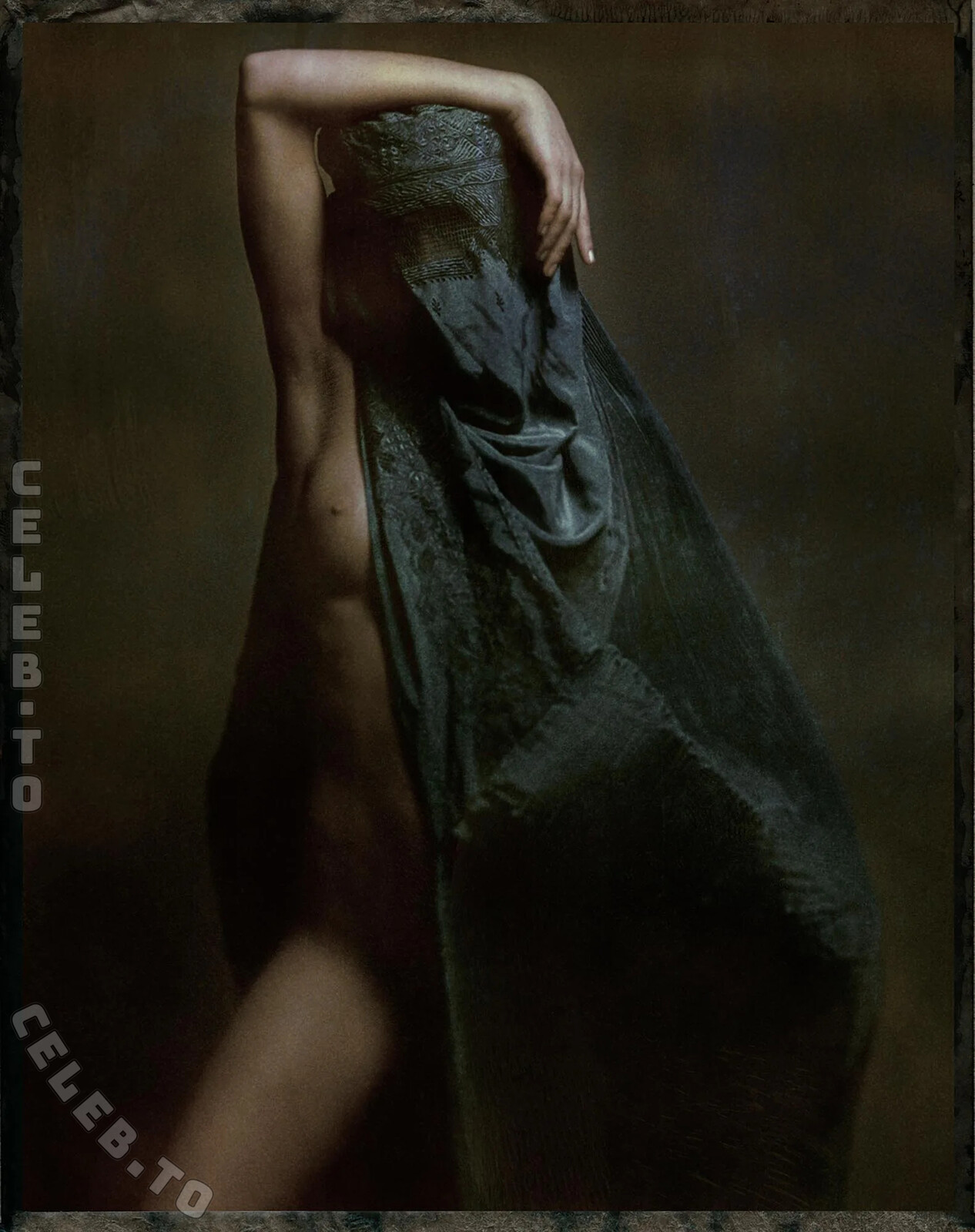 Emilie Payet nude photo 5