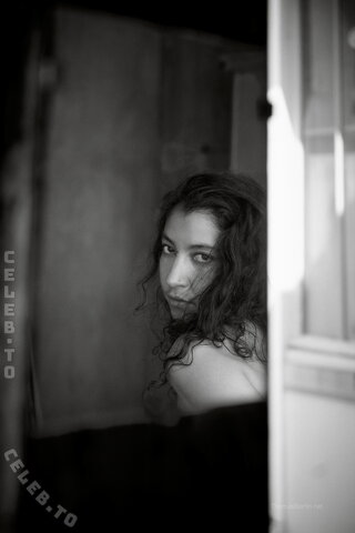 Emilie Payet nude photo 21