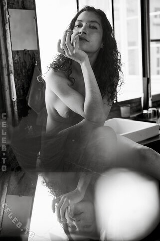 Emilie Payet nude photo 20