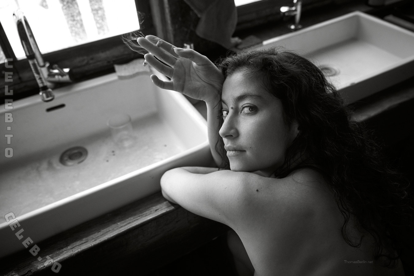 Emilie Payet nude photo 2