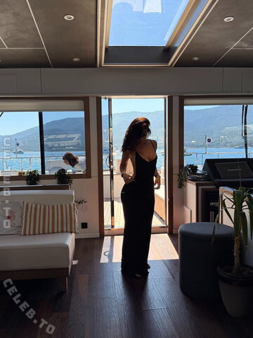 Emiliia.ar nude photo 9
