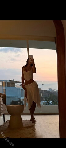 Emiliia.ar nude photo 9