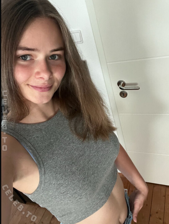 Emiliy Dreams nude photo 6