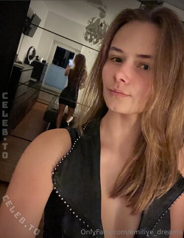 Emiliy Dreams nude photo 6
