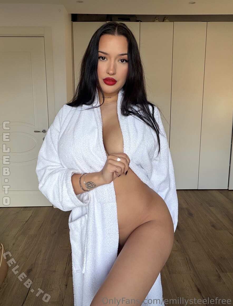 Emilly Steele nude photo 2