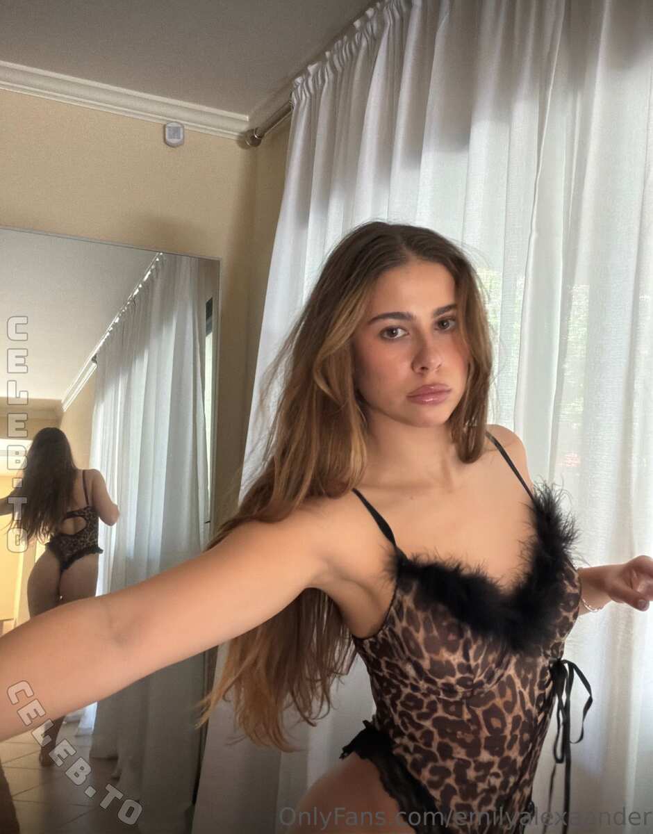 Emily Alexander nude photo 11