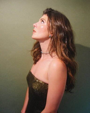 Emily Bader nude photo 9