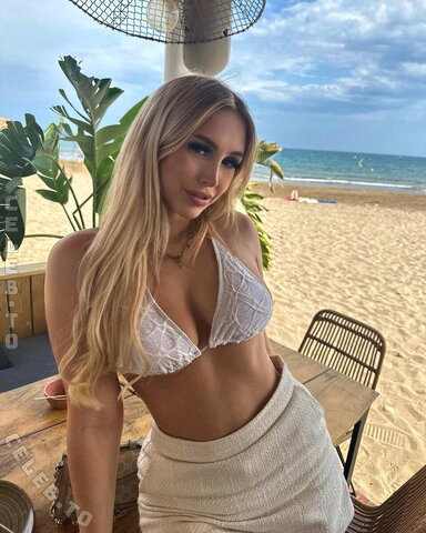 Emily Claire nude photo 11