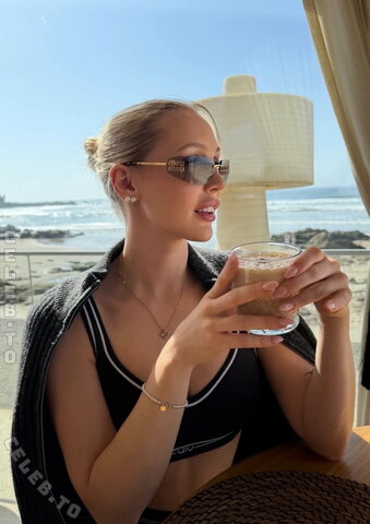 Emily Claire photo 2