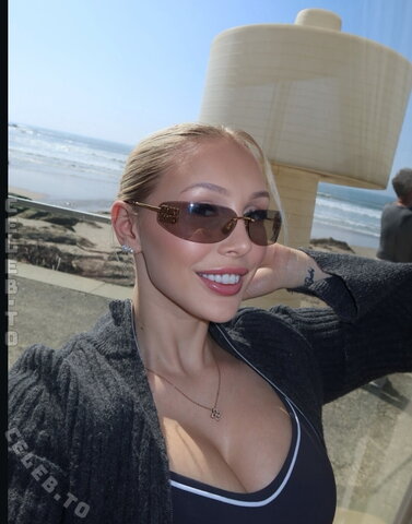 Emily Claire photo 3