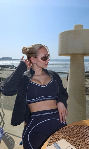 Emily Claire photo 4