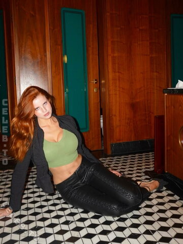 Emily Deyt-Aysage nude photo 4