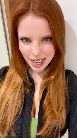 Emily Deyt-Aysage nude photo 1