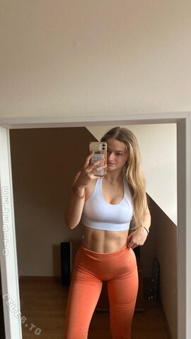 emily erdbeer nude photo 8