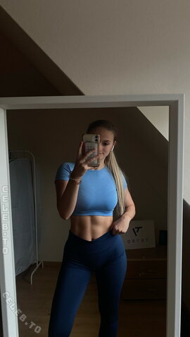 emily erdbeer nude photo 11