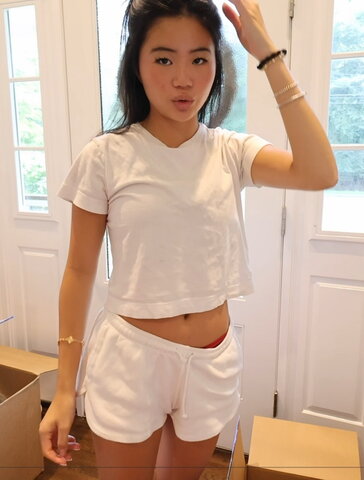 Emily ha Hot (3 photos)