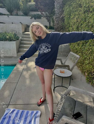 Emily Kinney nude photo 4