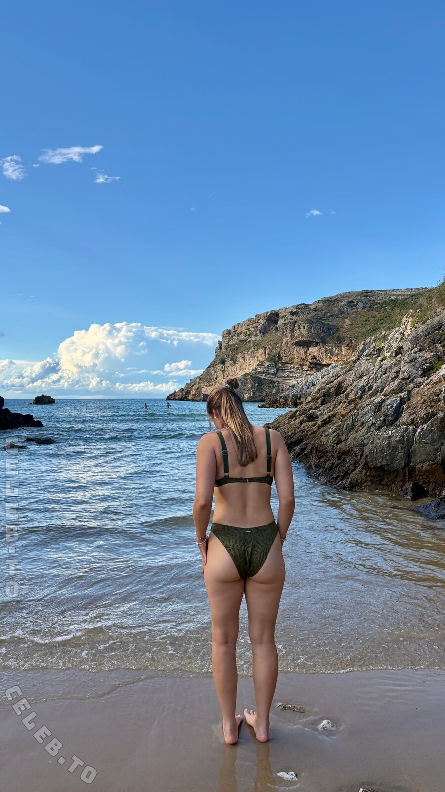 Emily Marie Neumann nude photo 1