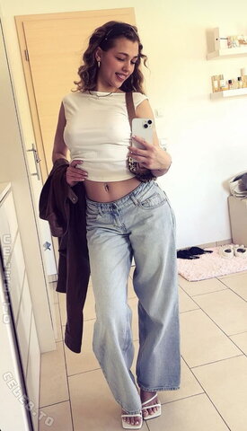 Emily Maurer nude photo 9