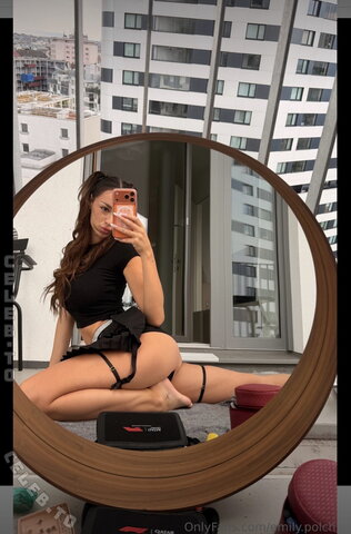Emily Polch nude photo 1
