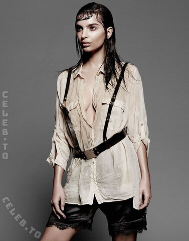 Emily Ratajkowski nude photo 27