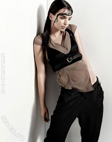 Emily Ratajkowski nude photo 35