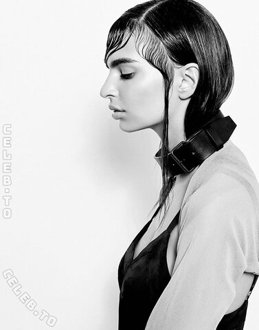 Emily Ratajkowski nude photo 36