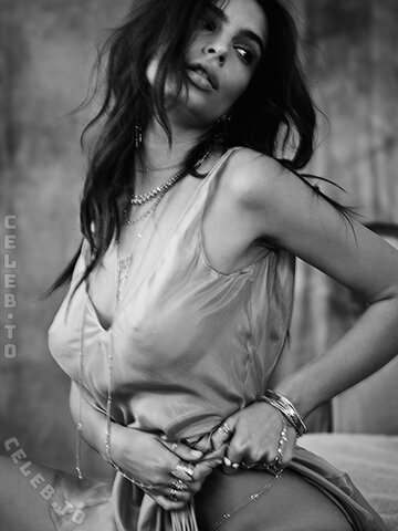 Emily Ratajkowski nude photo 118