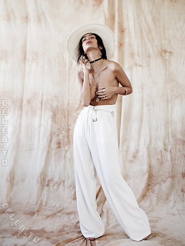 Emily Ratajkowski nude