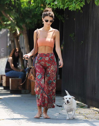 Emily Ratajkowski nude photo 11