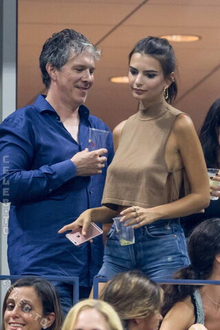 Emily Ratajkowski nude photo 13
