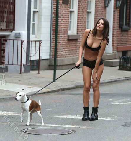 Emily Ratajkowski nude photo 362