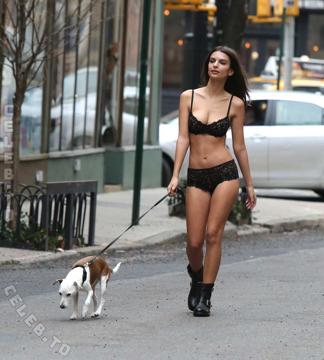 Emily Ratajkowski nude photo 3